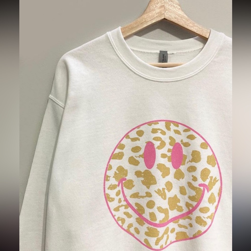 White animal print happy face 😃